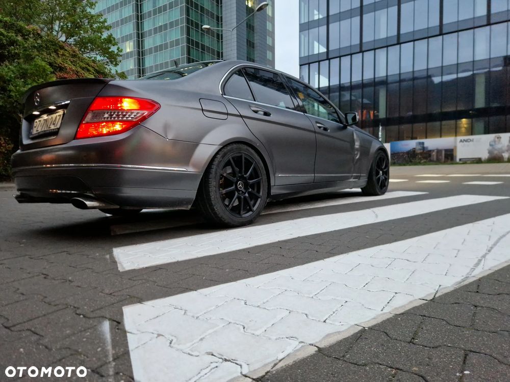Mercedes-Benz Klasa C 320 CDI 7G-TRONIC Avantgarde DPF Sport Edition - 15