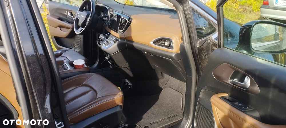 Chrysler Pacifica - 23