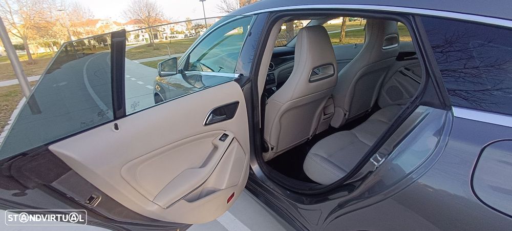 Mercedes-Benz CLA 180 d Shooting Brake - 16