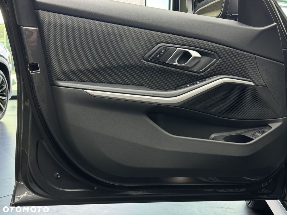 BMW Seria 3 318i - 14