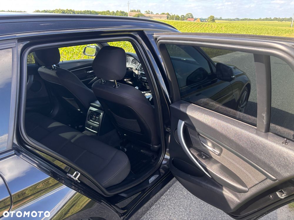 BMW Seria 3 318d Sport Line - 9