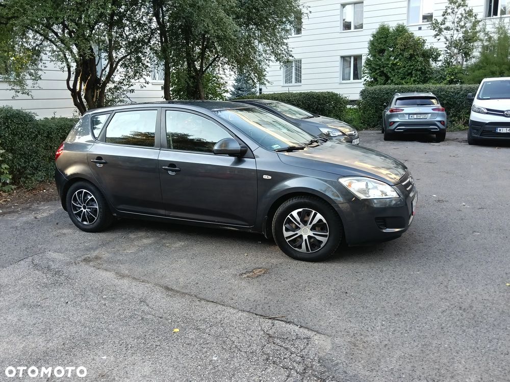 Kia Ceed - 12