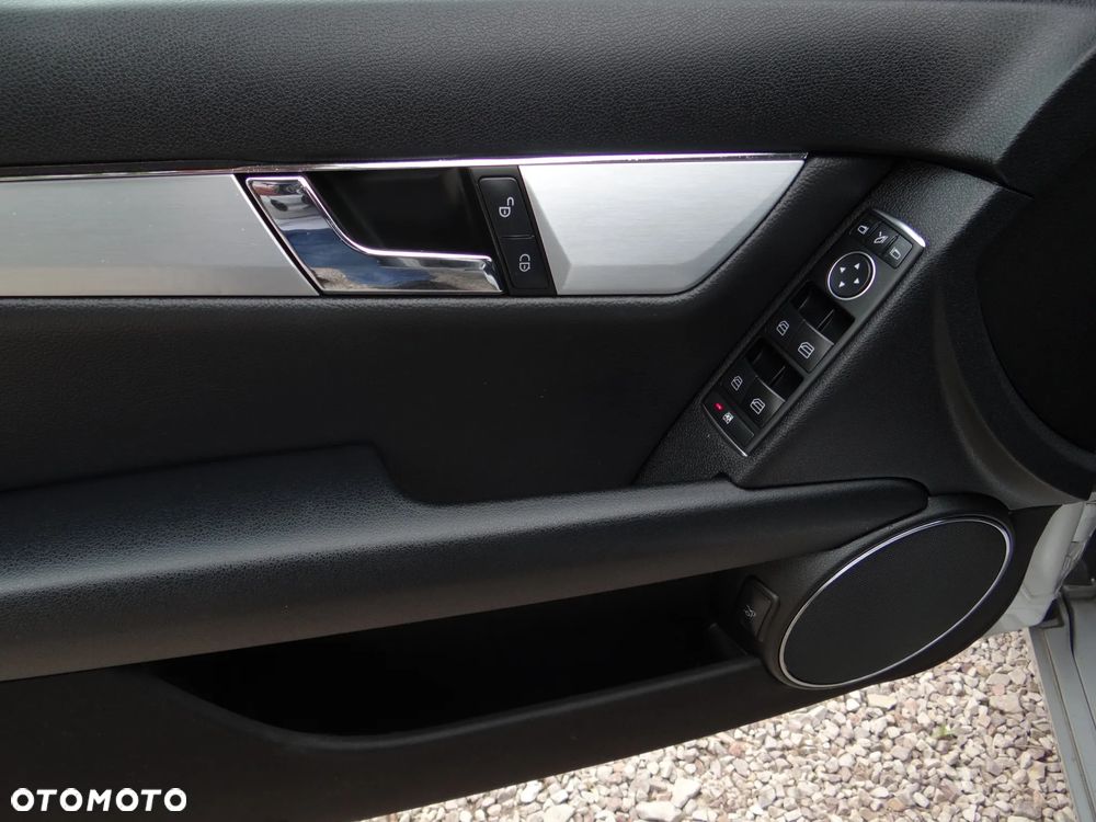 Mercedes-Benz Klasa C 180 BlueEFFICIENCY 7G-TRONIC Avantgarde - 20