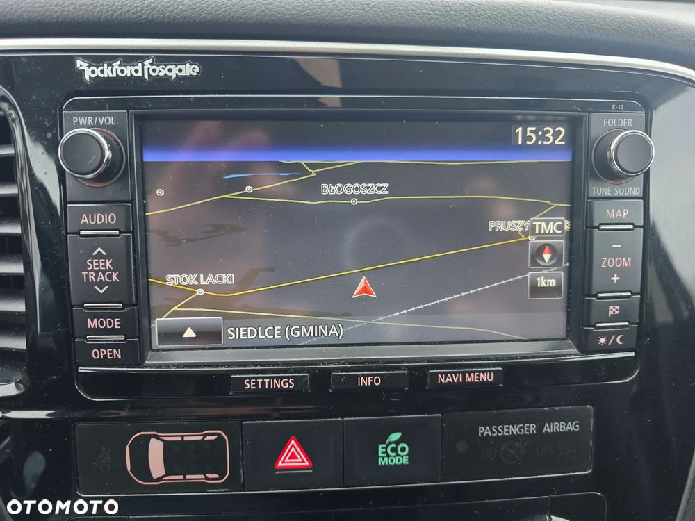 Mitsubishi Outlander 2.0 Instyle + 4WD CVT - 17