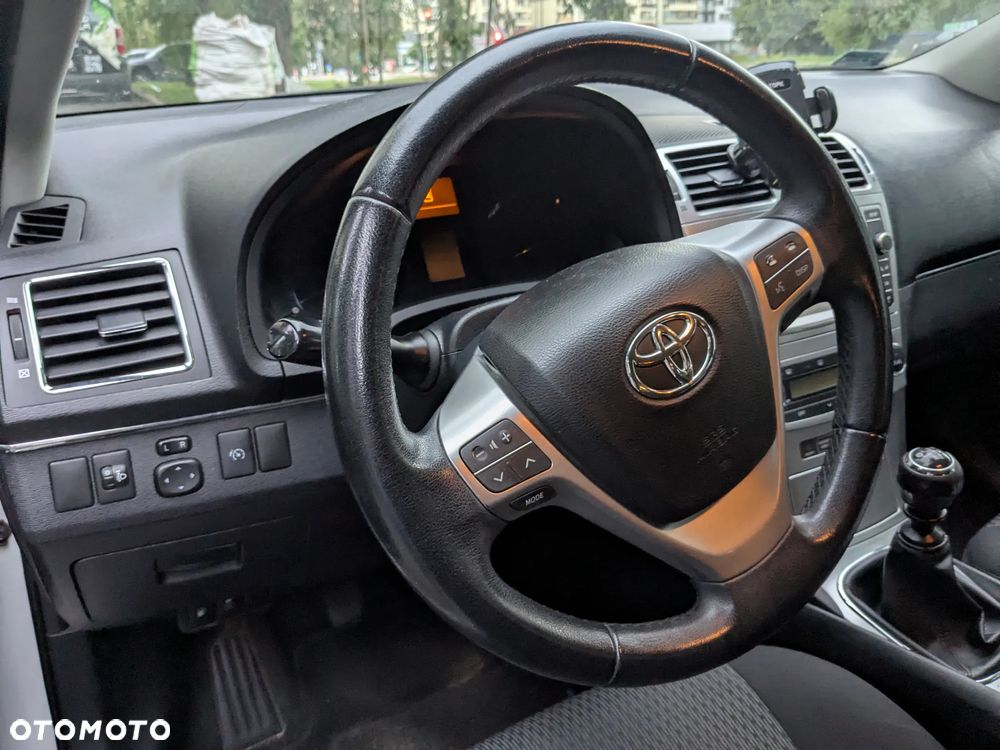 Toyota Avensis 2.0 Sol - 7