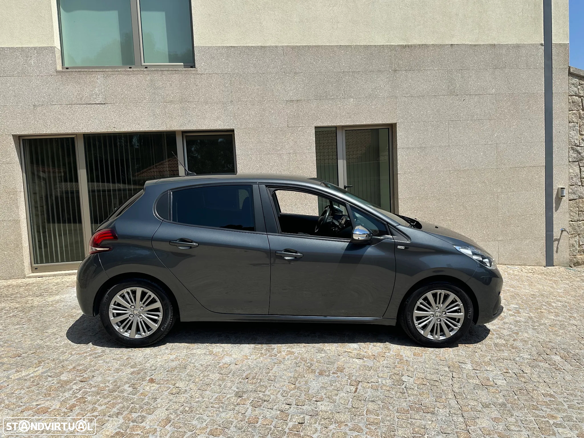 Peugeot 208 1.6 BlueHDi Style - 4