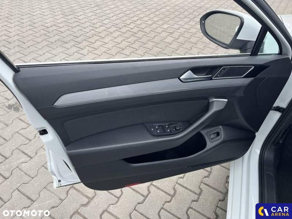 Volkswagen Passat - 11