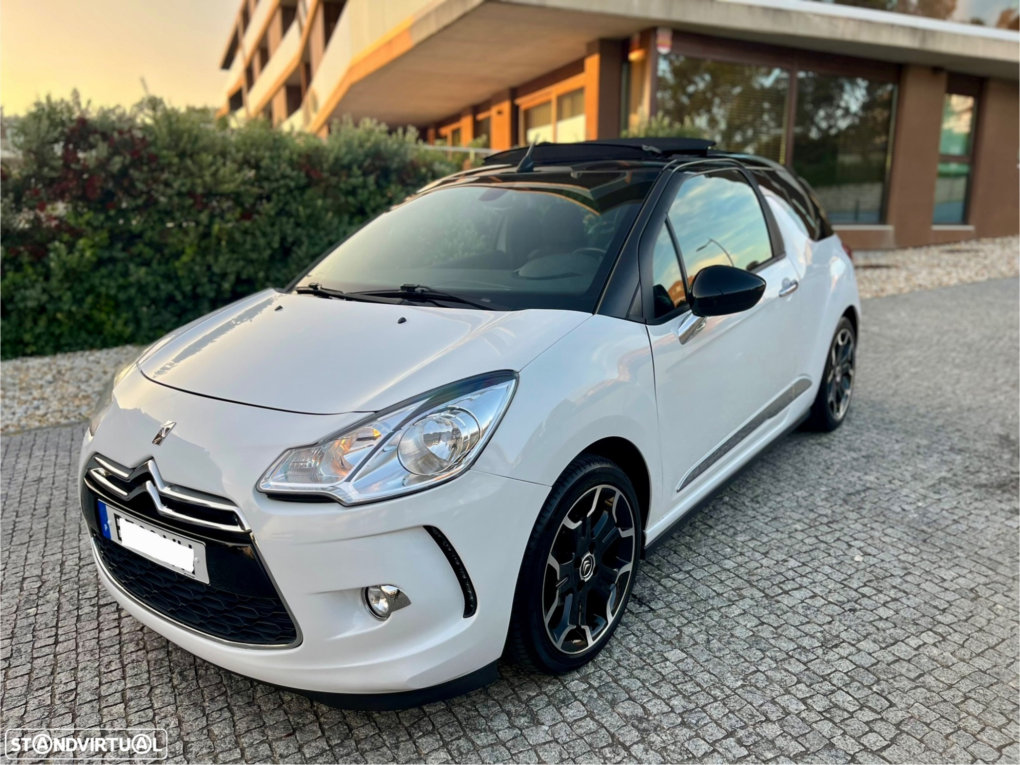 Citroën DS3 Cabrio 1.2 VTi So Chic - 4