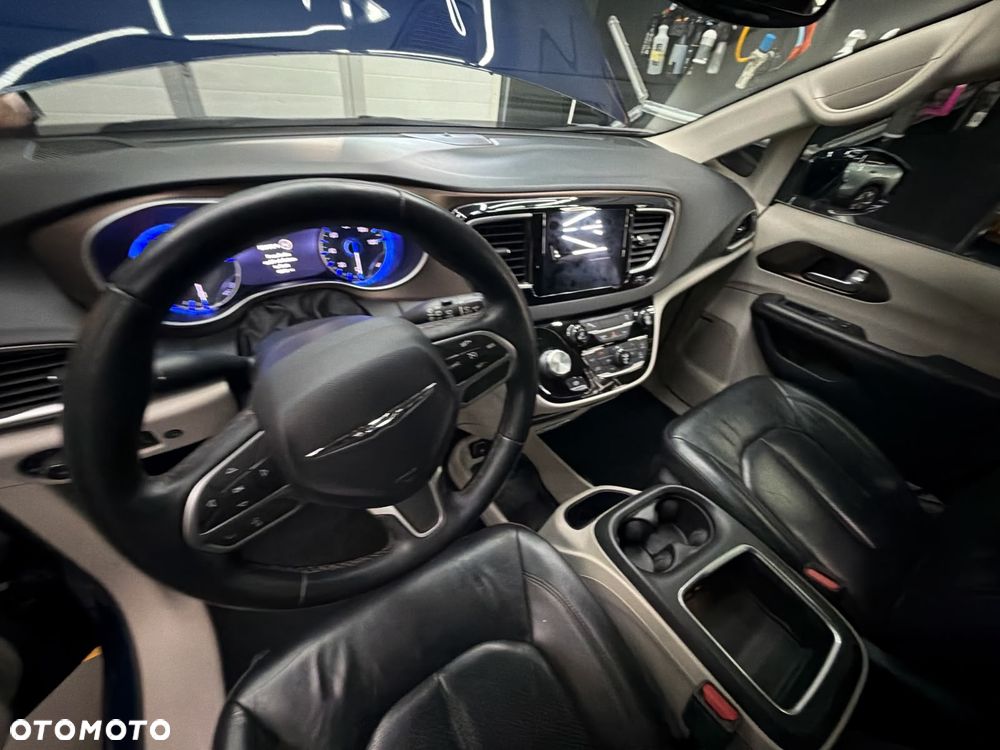 Chrysler Pacifica - 17