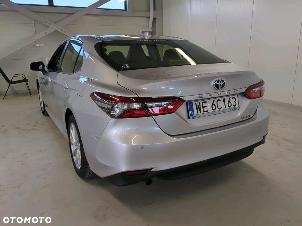Toyota Camry - 4