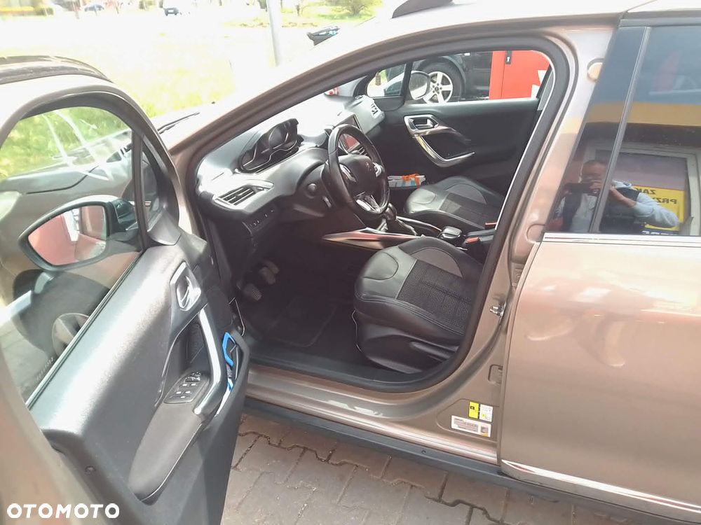 Peugeot 2008 82 VTI Allure - 21