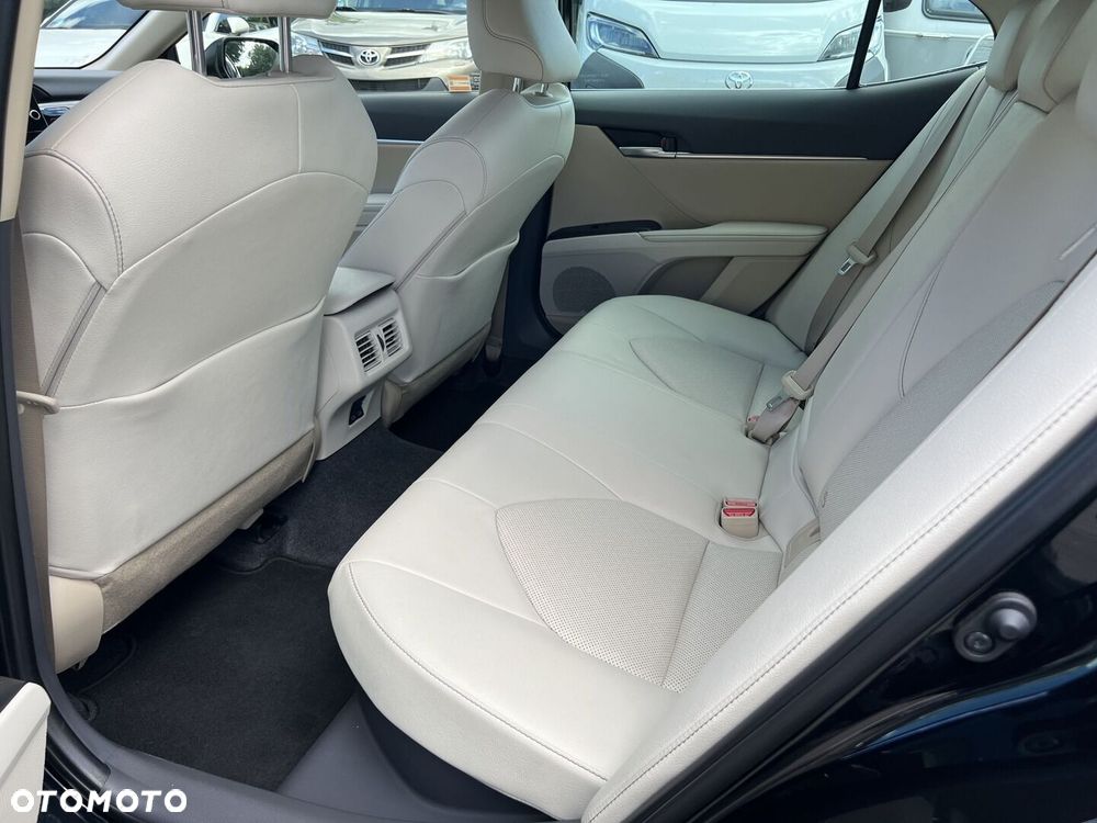 Toyota Camry 2.5 Hybrid Executive CVT - 22