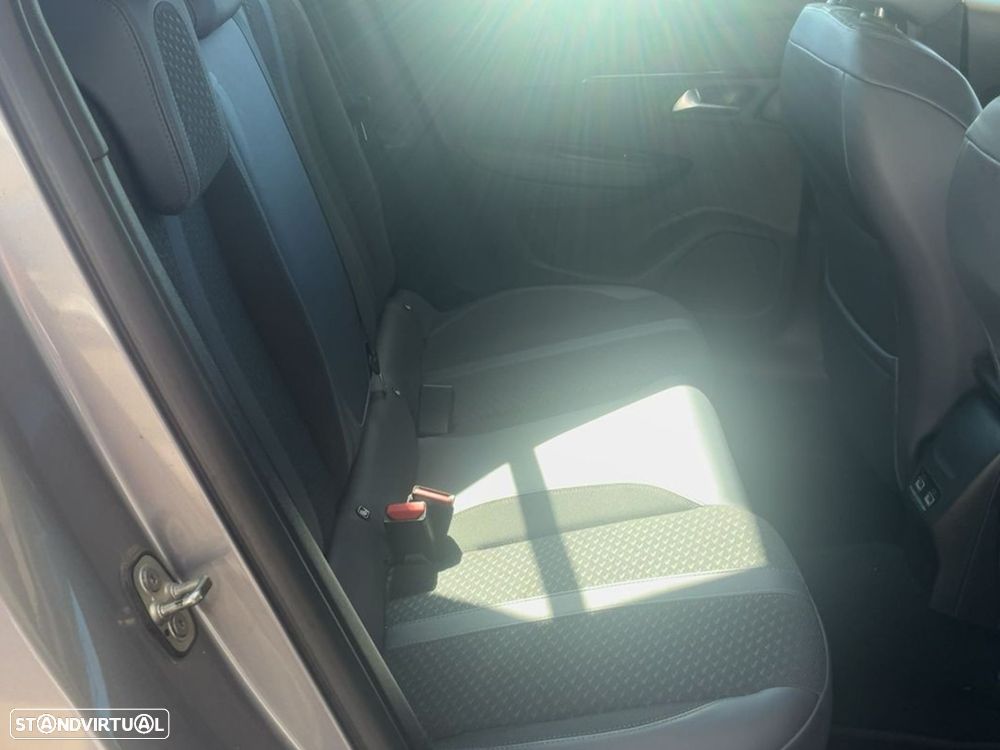 Peugeot 2008 - 8