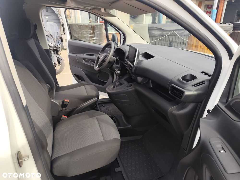 Opel COMBO - 16