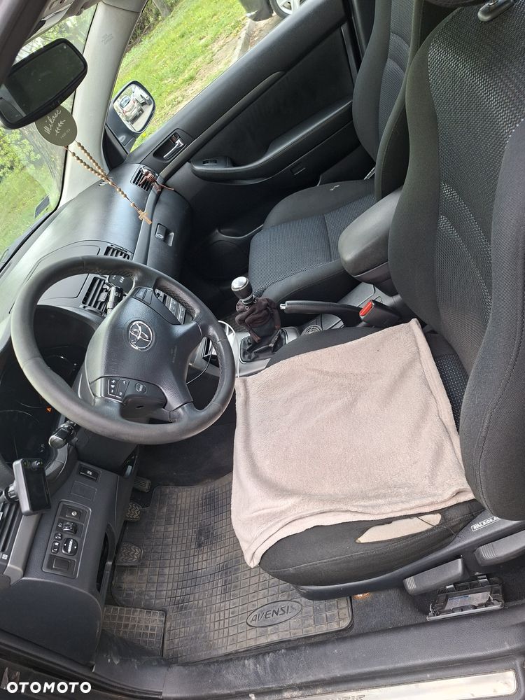 Toyota Avensis - 8