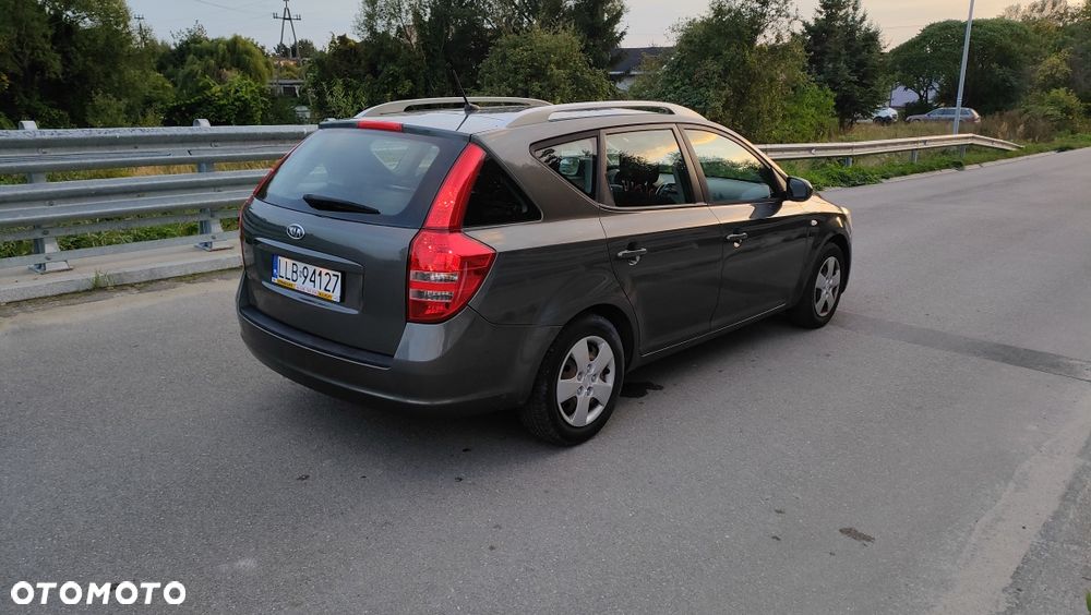 Kia Ceed - 4