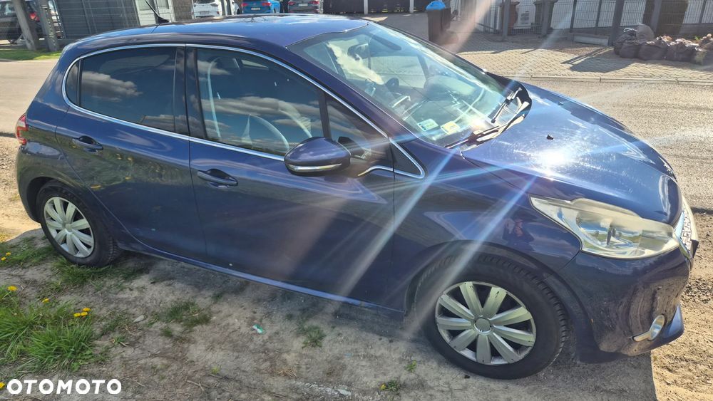 Peugeot 208 - 5
