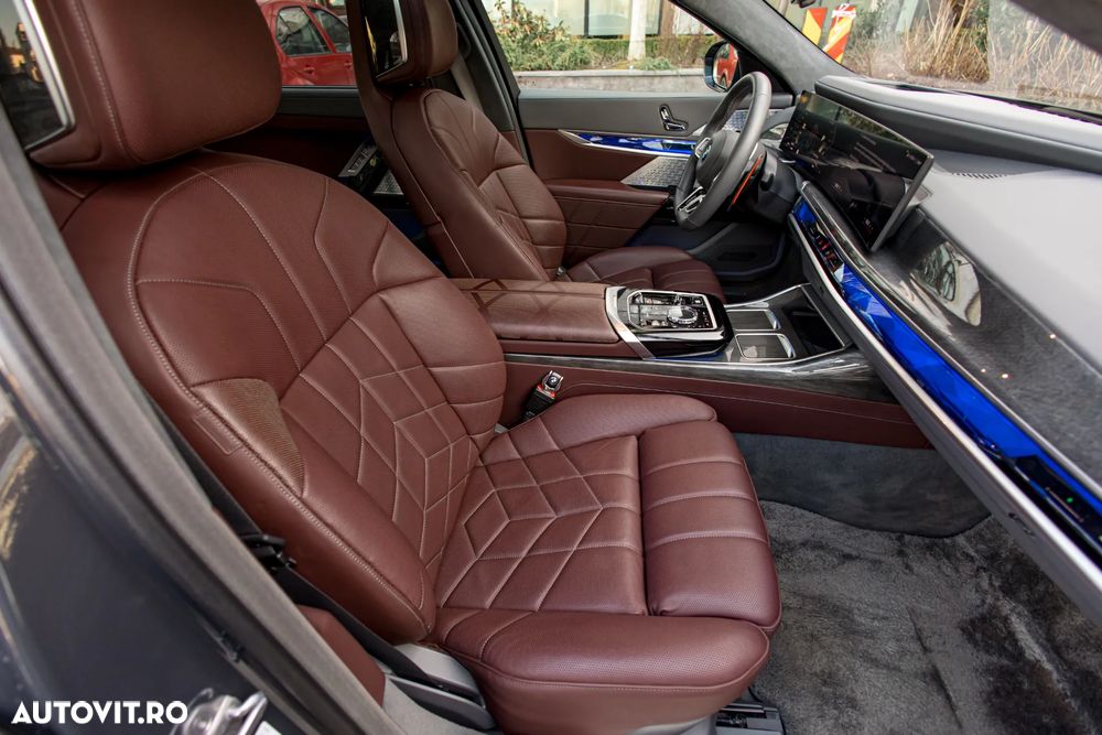 BMW M7 M760e xDrive - 37
