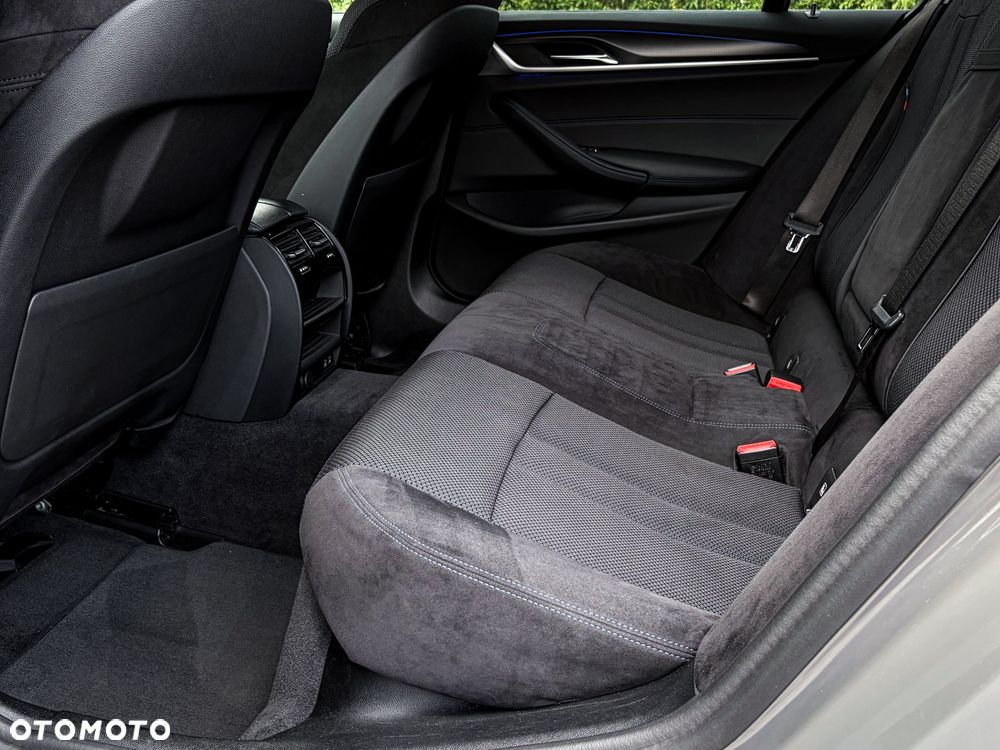 BMW Seria 5 520d M Sport Edition - 17