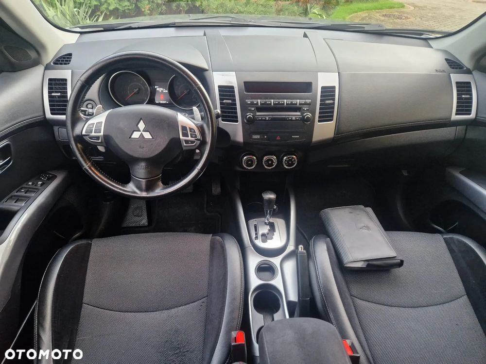 Mitsubishi Outlander 2.0 2WD CVT Invite - 9