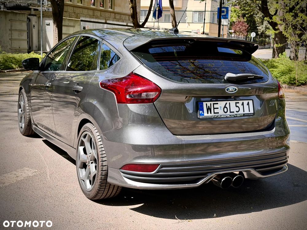 Ford Focus ST - 8