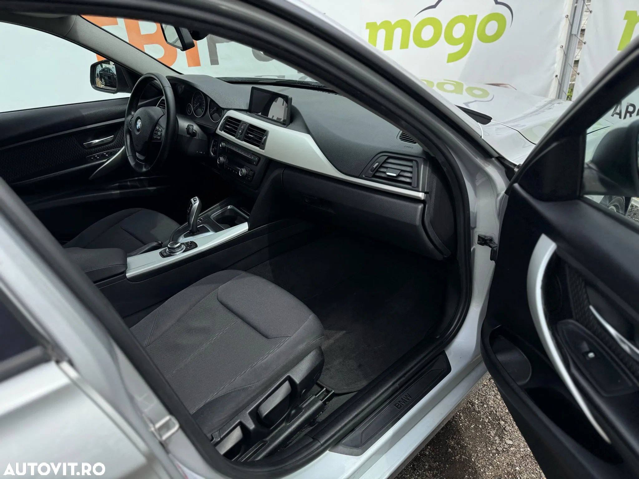 BMW Seria 3 318d Touring Aut. - 28