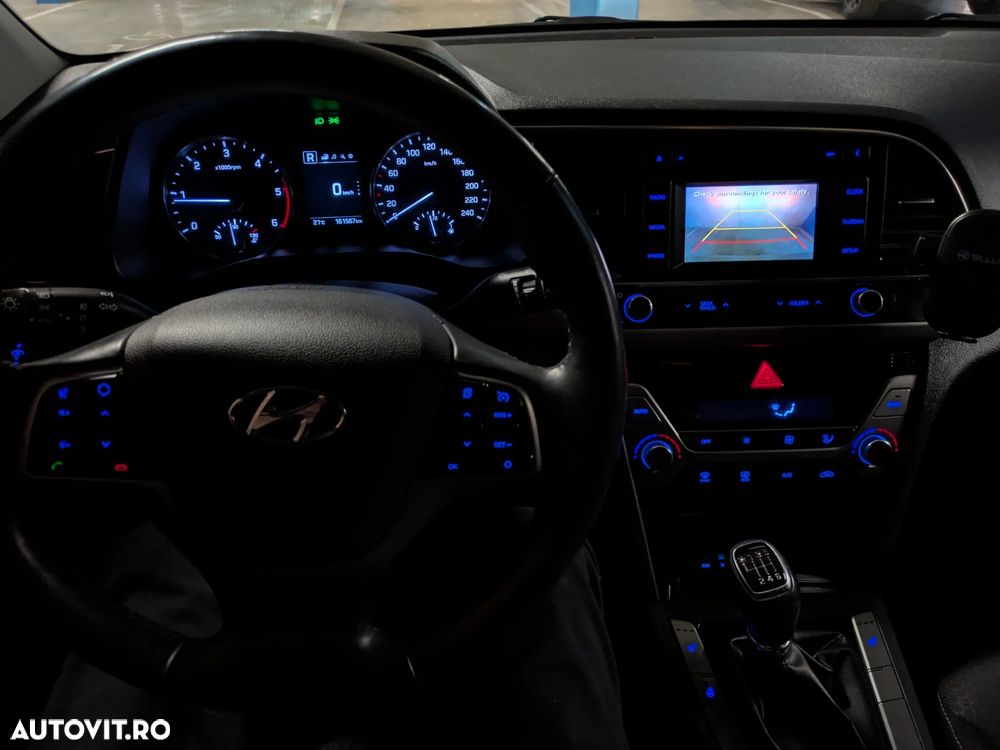 Hyundai Elantra 1.6 CRDI Highway - 15