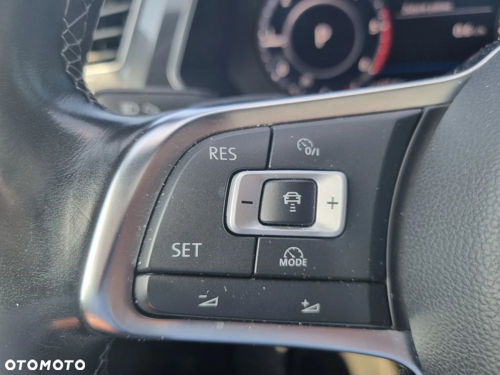 Volkswagen Tiguan 2.0 TDI SCR 4MotION DSG R-Line - 33