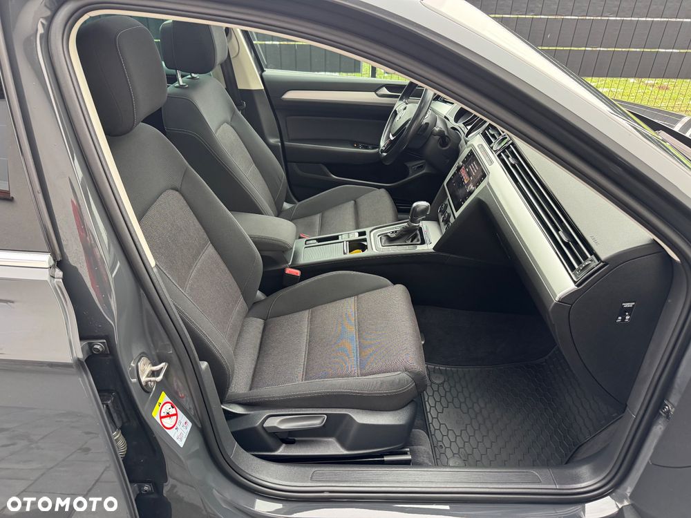 Volkswagen Passat Variant 2.0 TDI SCR DSG 4Motion Elegance - 24