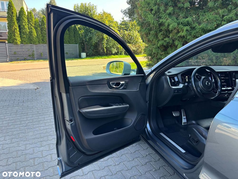 Volvo XC 60 D4 AWD R-Design - 19