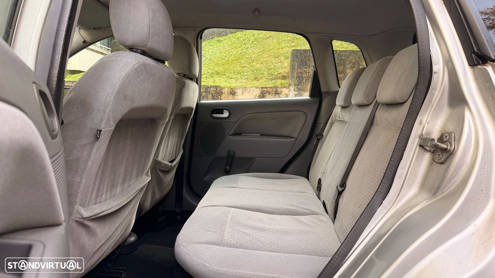 Ford Fiesta 1.25 Ambiente - 23