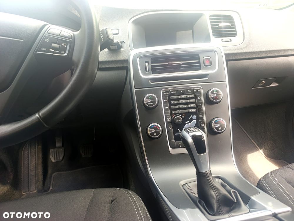 Volvo V60 Cross Country D3 Momentum - 12