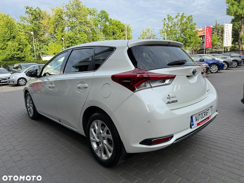 Toyota Auris Hybrid 135 Prestige - 36