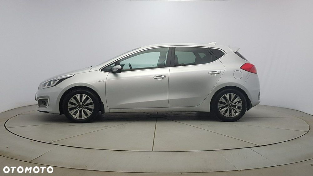 Kia Ceed - 8
