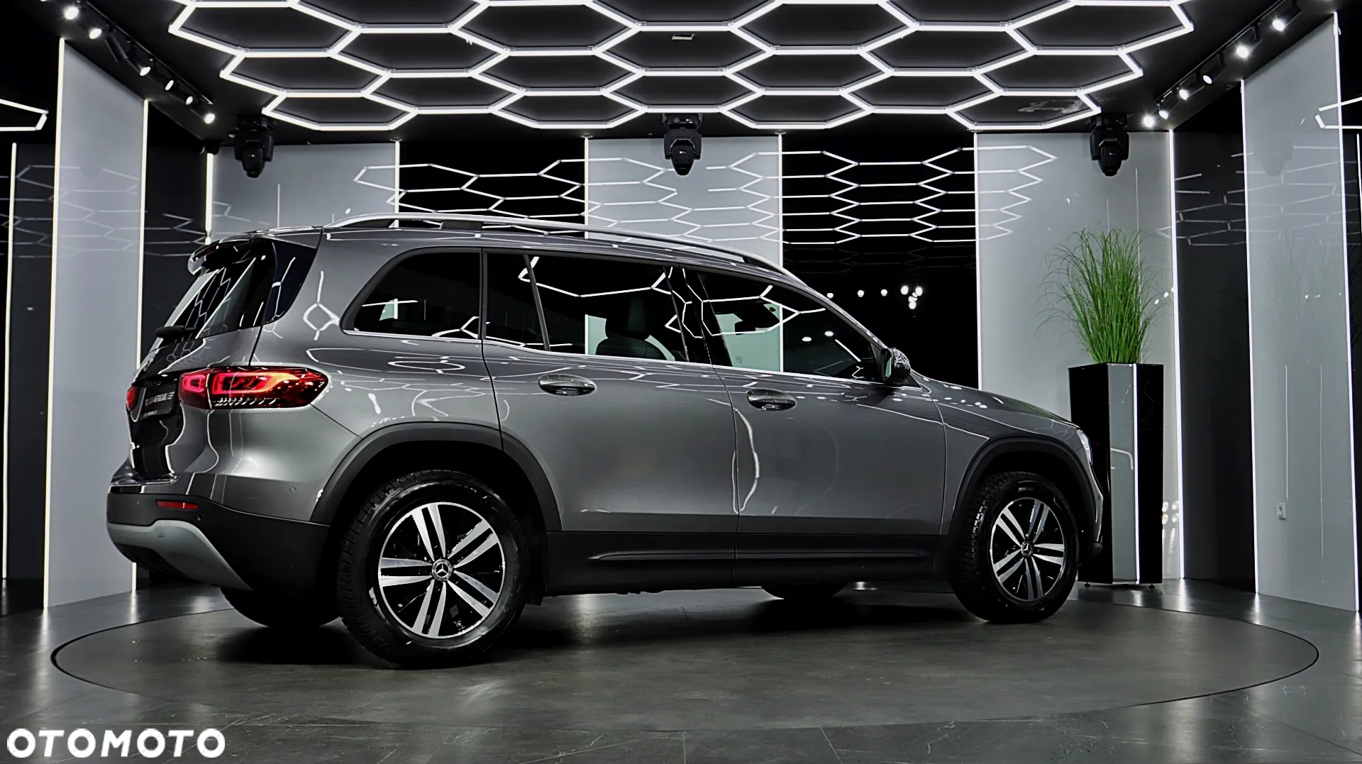 Mercedes-Benz GLB - 10