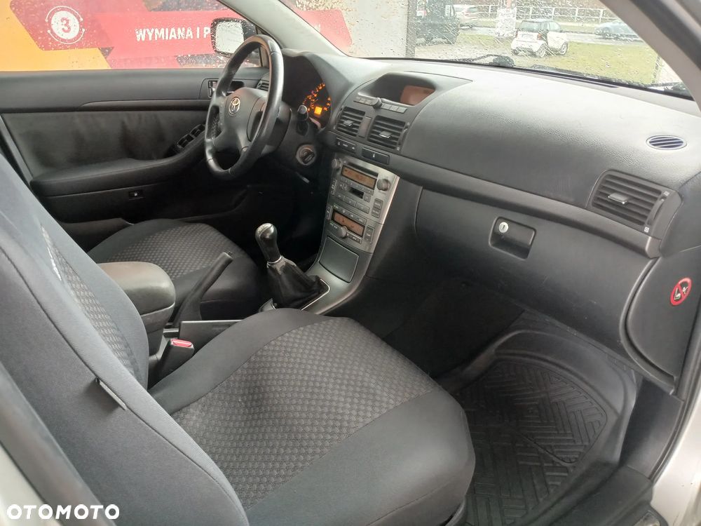 Toyota Avensis 1.8 VVT-i Sol - 3