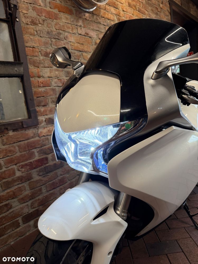 Honda VFR - 18