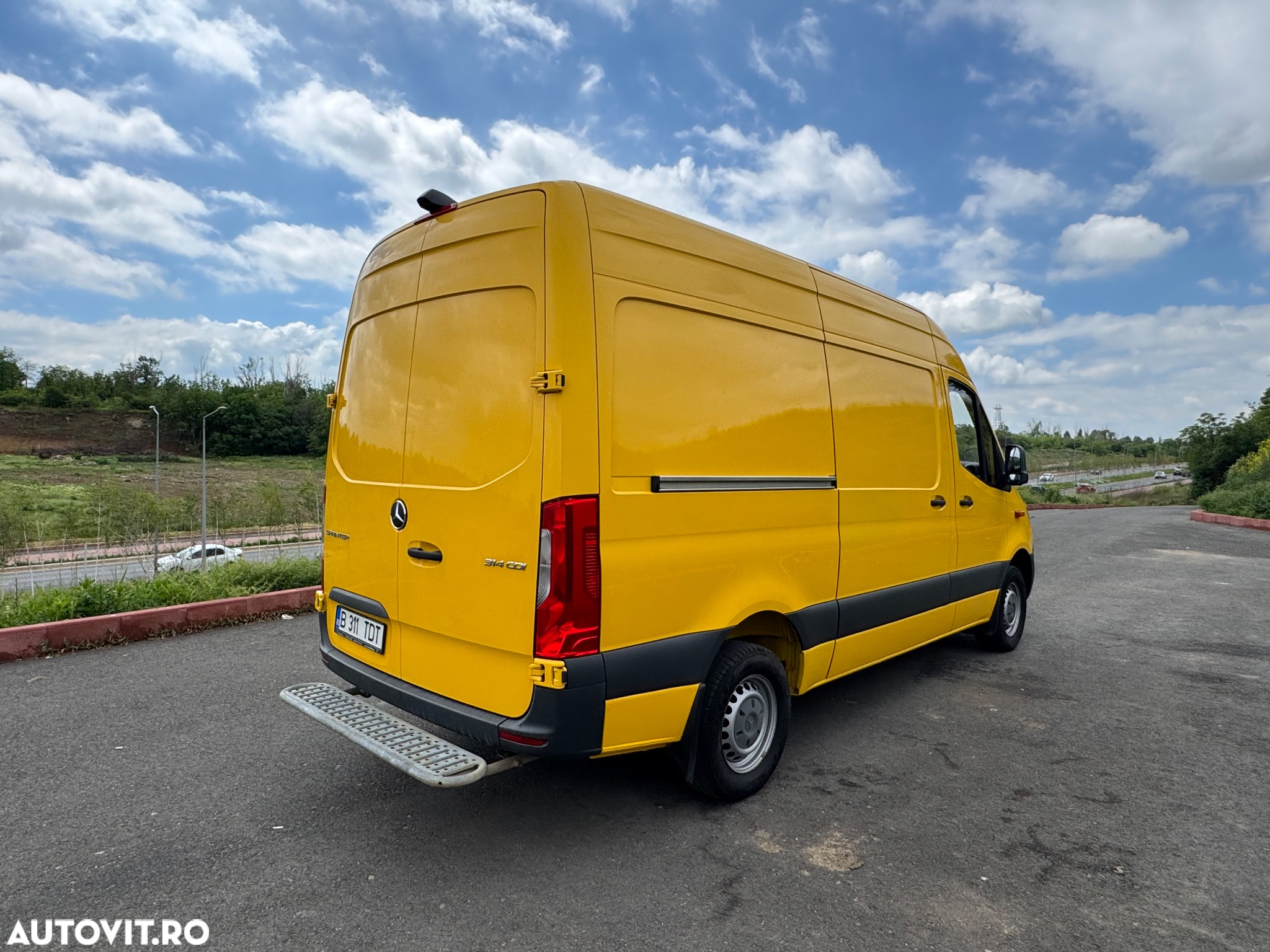 Mercedes-Benz Sprinter - 12