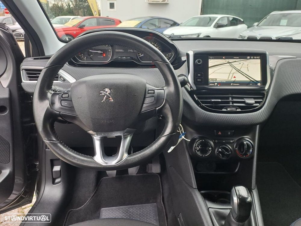 Peugeot 208 1.2 PureTech Signature - 12