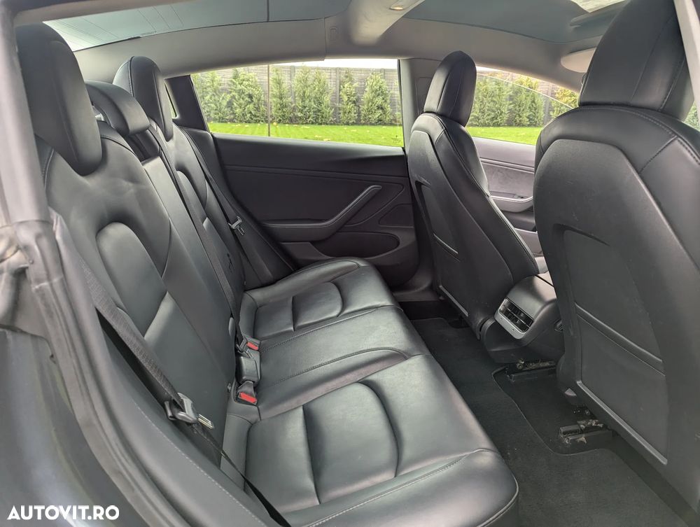 Tesla Model 3 - 32