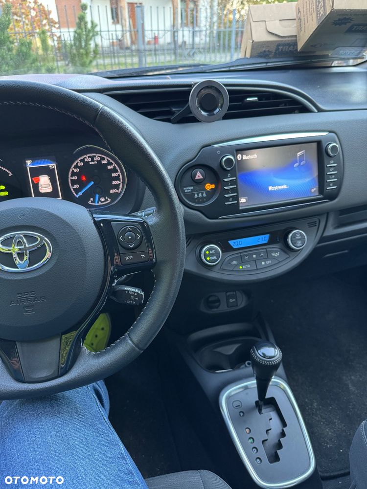 Toyota Yaris Hybrid 100 Premium - 7