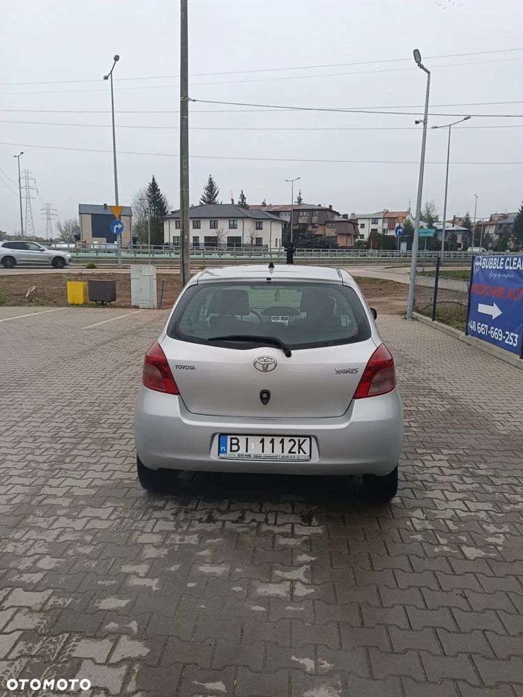 Toyota Yaris 1.3 Sol - 4