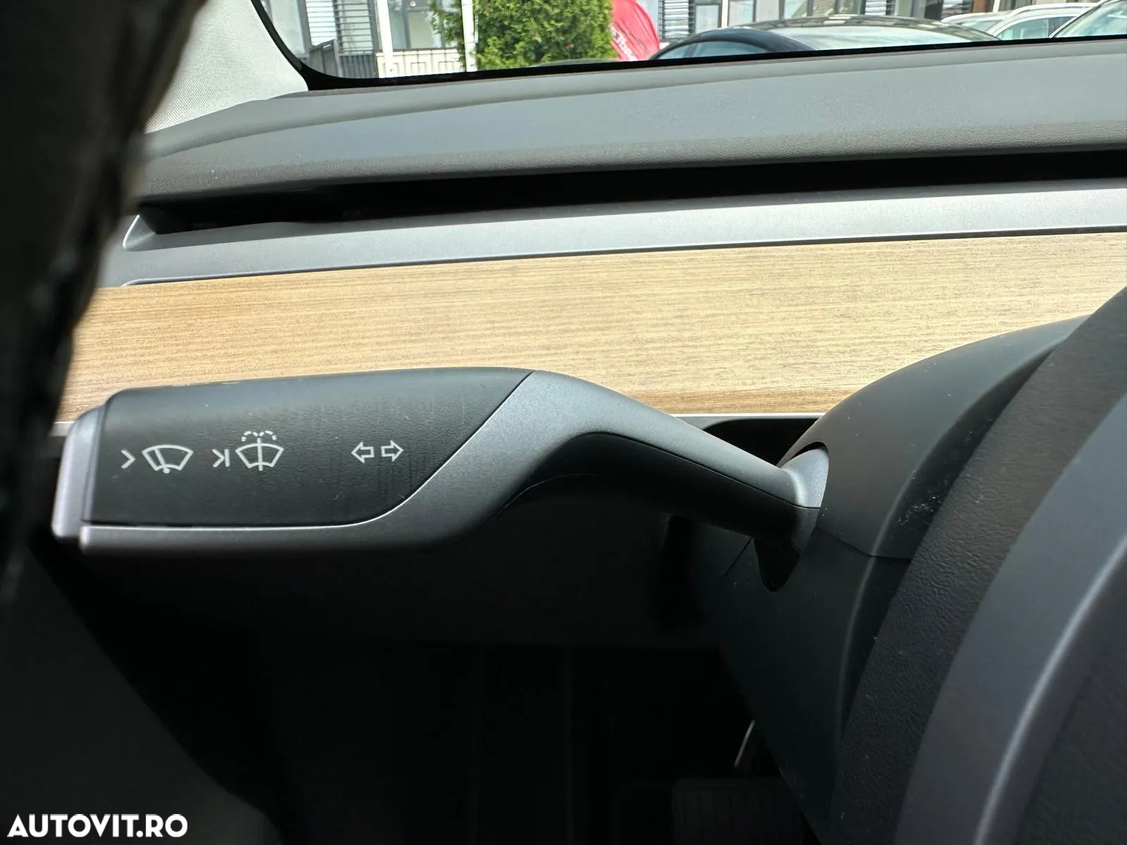 Tesla Model Y Long Range AWD - 37