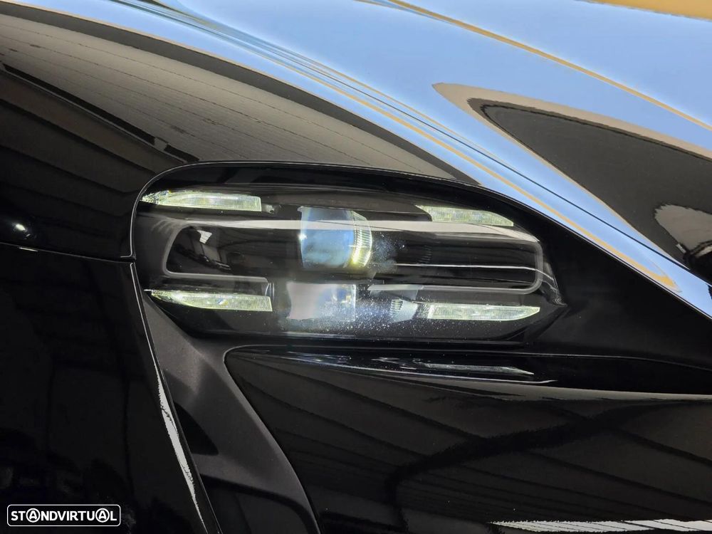 Porsche Taycan 4 - 10