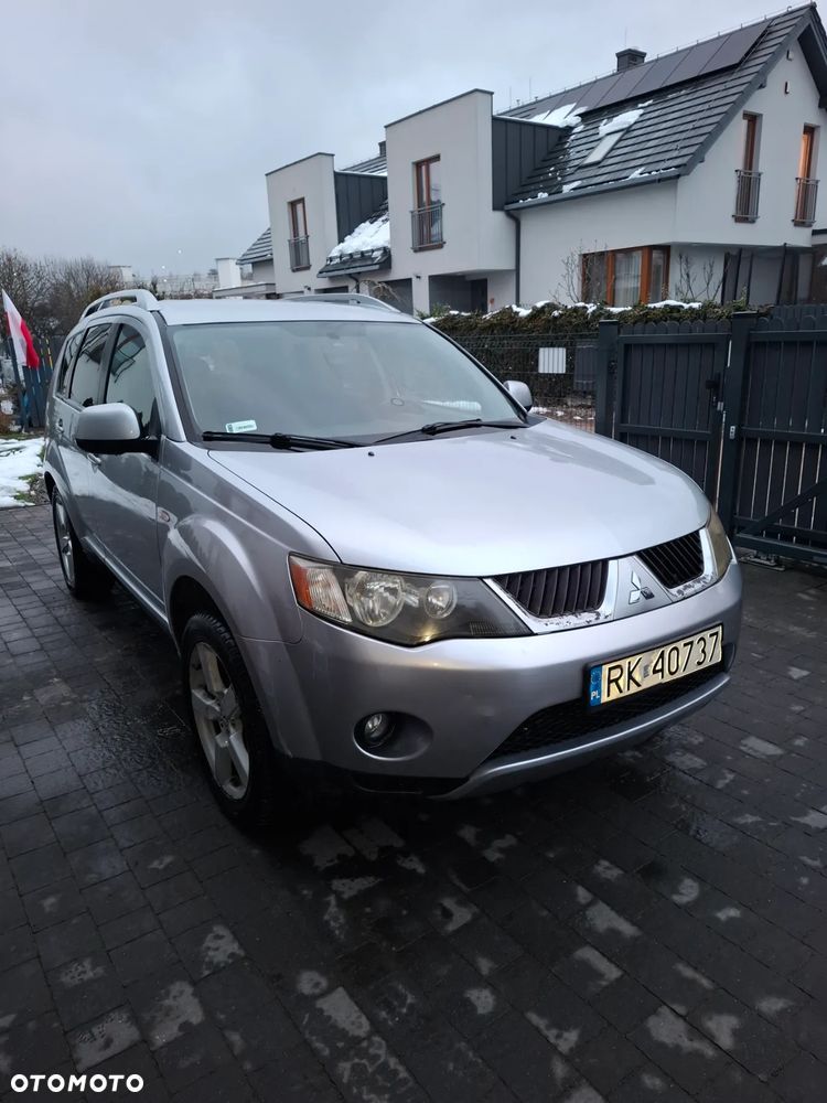 Mitsubishi Outlander - 1