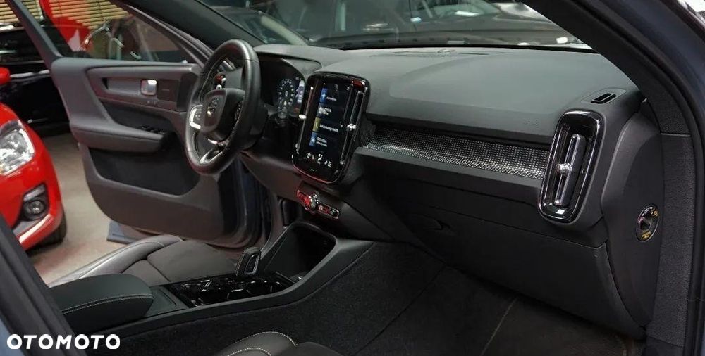 Volvo XC 40 B4 B AWD R-Design - 9
