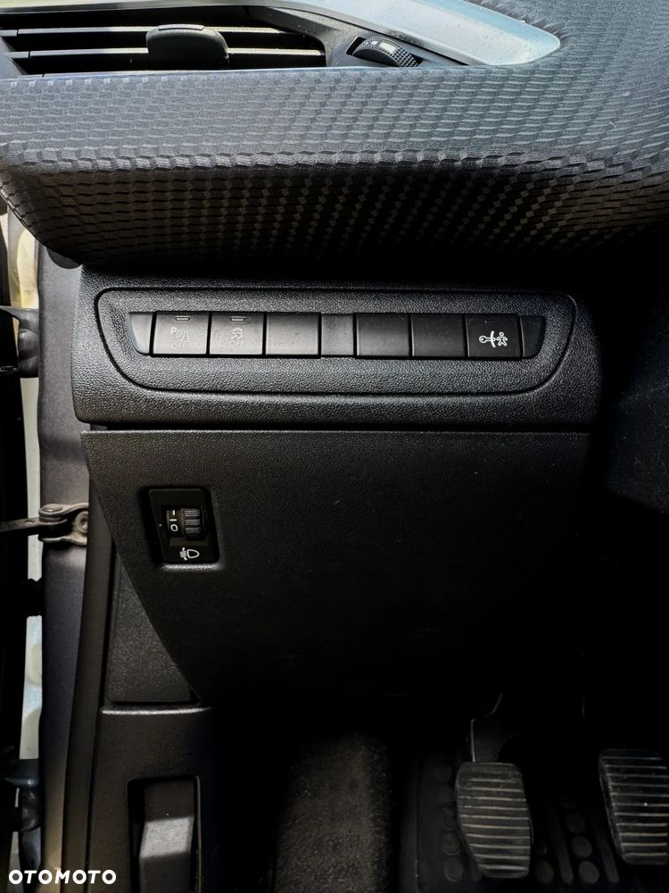 Peugeot 2008 - 11