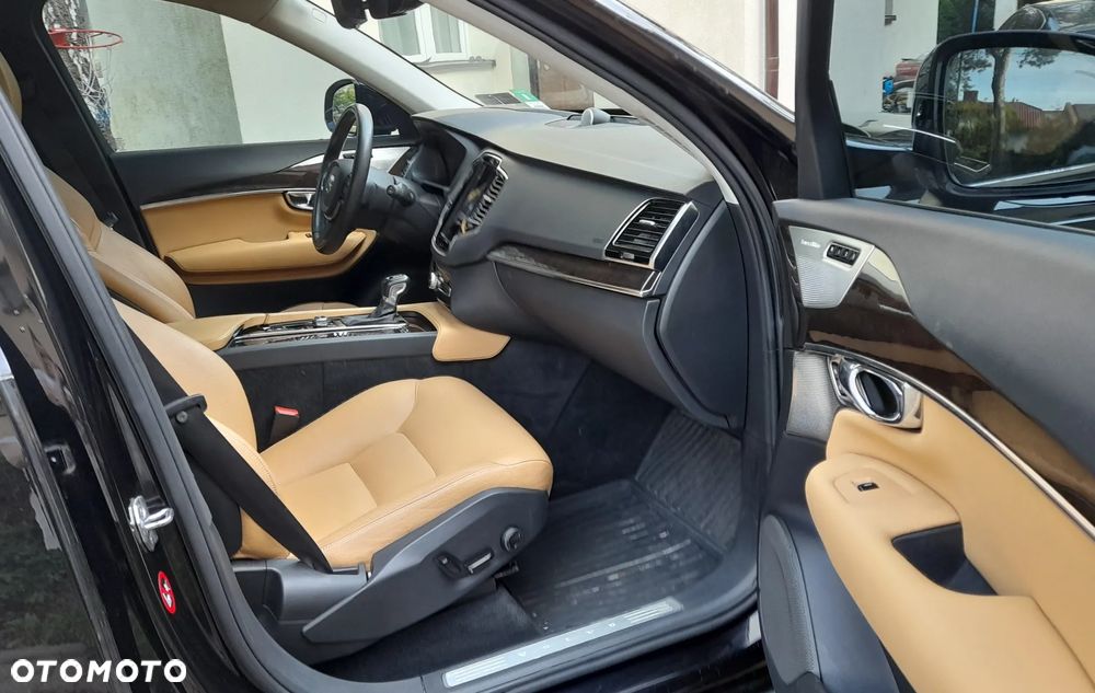 Volvo XC 90 T6 AWD Momentum 7os - 28