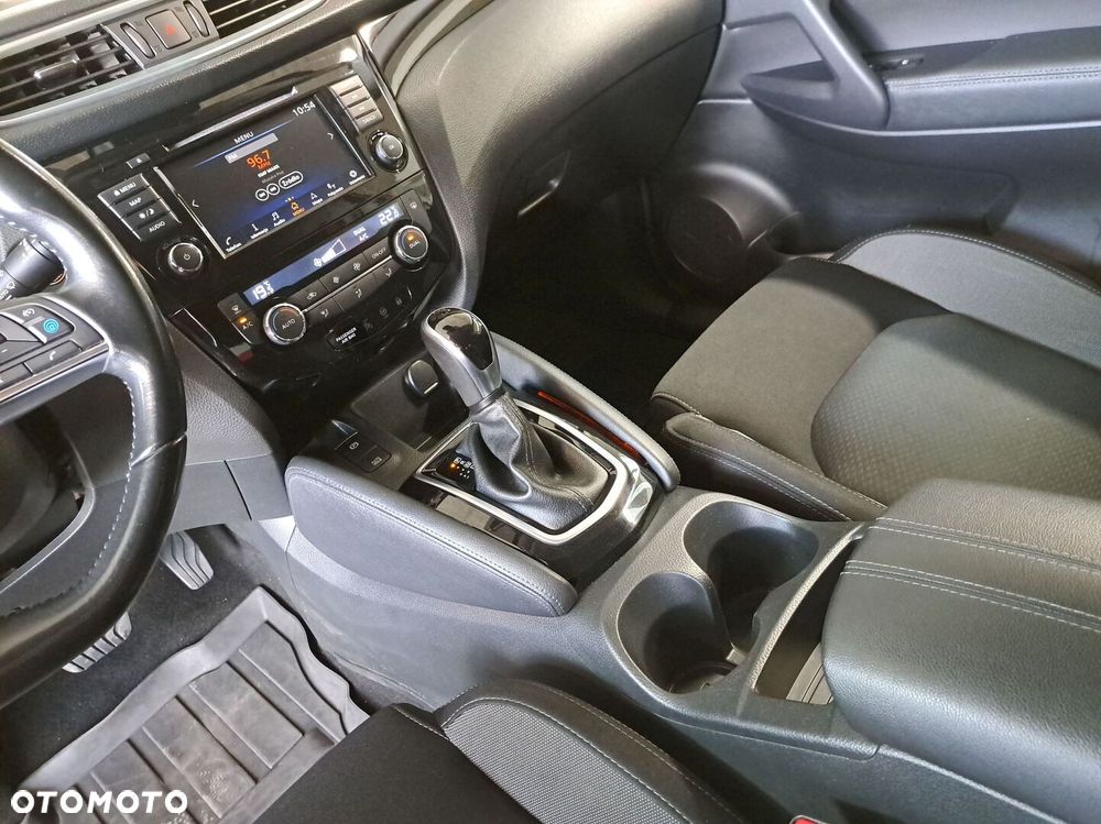 Nissan Qashqai 1.3 DIG-T N-Connecta DCT - 29