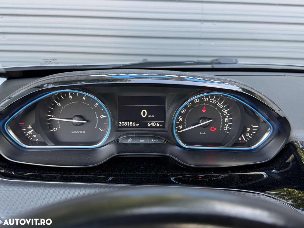 Peugeot 2008 PureTech 110 Stop&Start Allure - 19